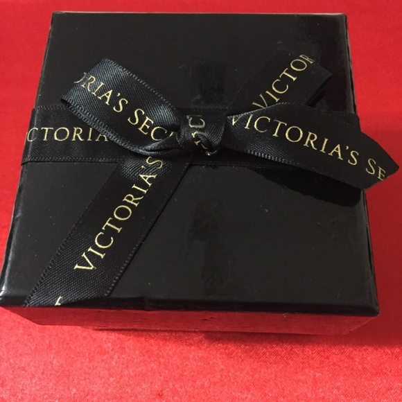 NEW VICTORIA SECRET NECKLACE & BRACELET SET IN BOX - Picture 4 of 5